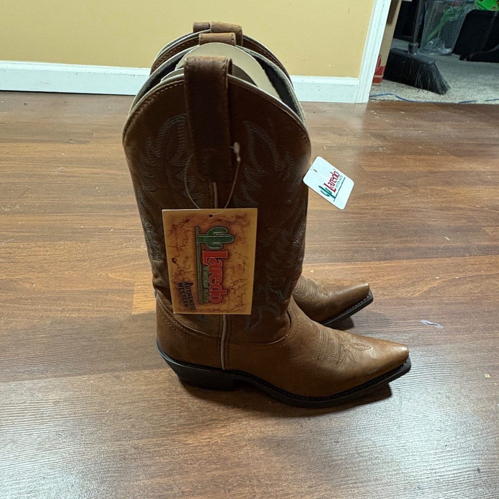 Vintage brown leather Laredo boots
